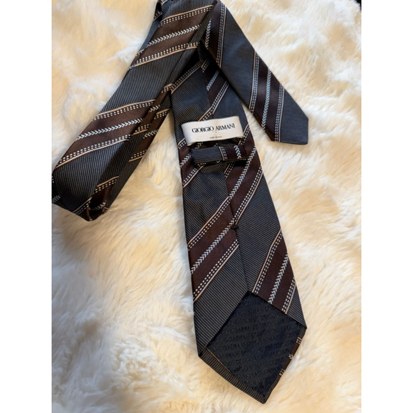 Preowned, Giorgio Armani striped necktie made in Italy from 100% silk. - Picture 2 of 3